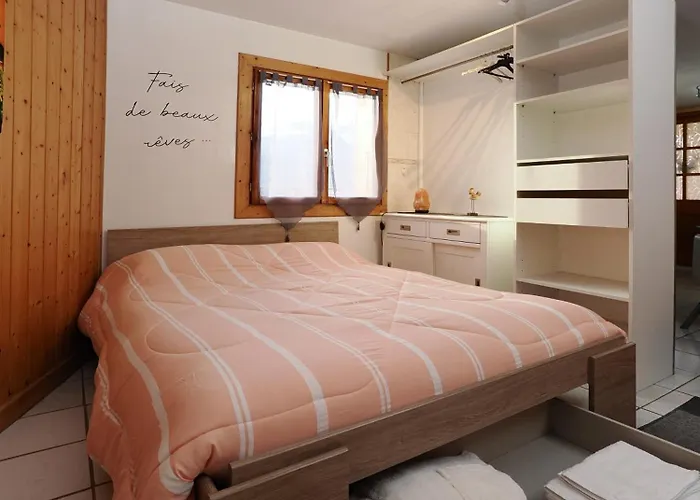 La Charlotte Apartament *