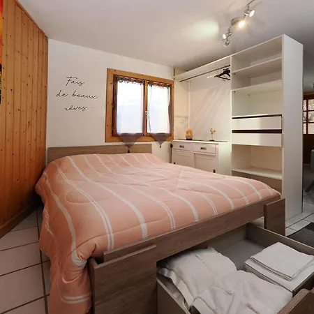 La Charlotte Apartment *